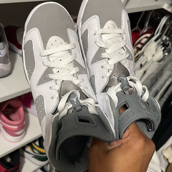 Jordan’s - Picture 3 of 4